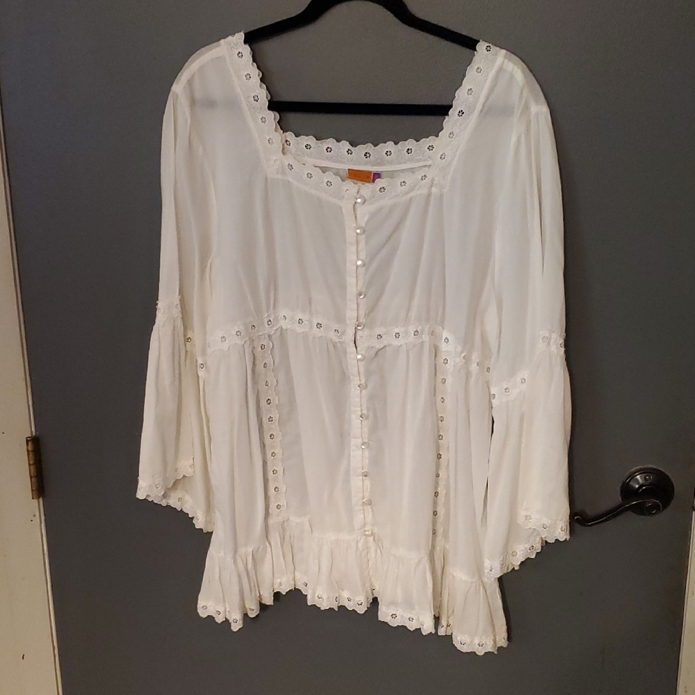 Chic White Eyelet Women's Blouse